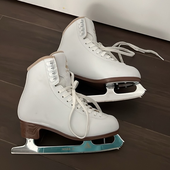 Jackson Ultima Outfits - Mark II with covers - Picture 3 of 8